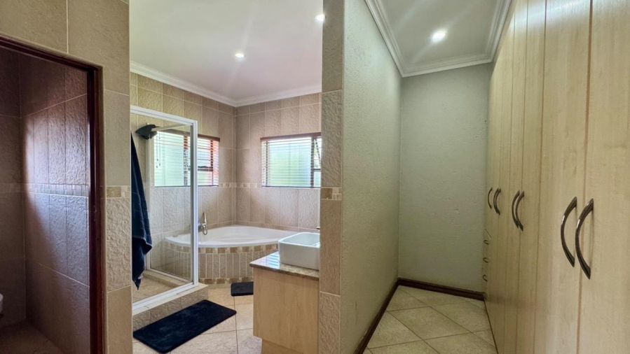 4 Bedroom Property for Sale in Roylglen Gardens Northern Cape